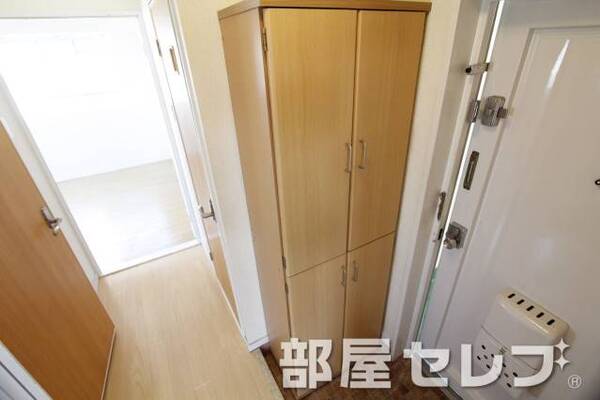 シューズボックス。