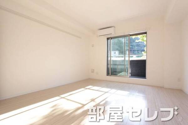 白基調でキレイなお部屋です。
