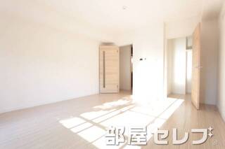 白基調でキレイなお部屋です。