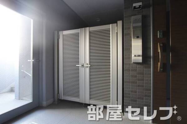玄関ポーチ。