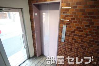 エレベーター完備。