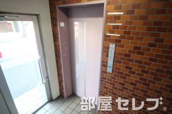 エレベーター完備。