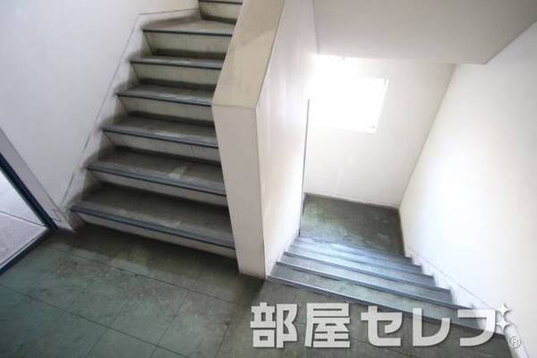 共用階段。