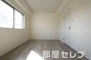 白を基調にしたキレイなお部屋です。