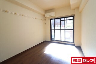 ※303号室内装写真参照
