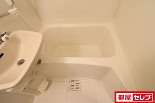 ※303号室内装写真参照