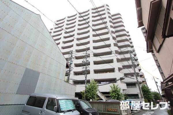 どっしりとした外観。