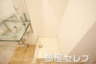 洗濯機置き場はこちらへ。