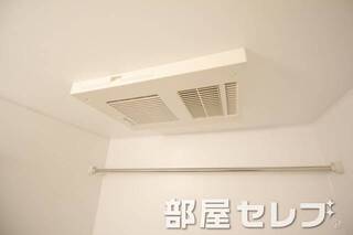 浴室乾燥機付き。