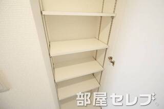 シューズボックス。
