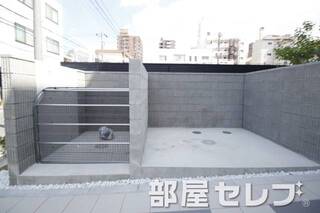 敷地内ゴミ置き場。