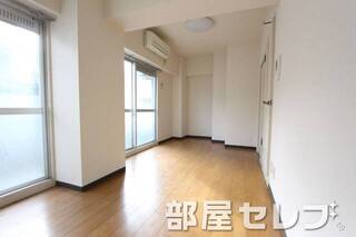 白基調でキレイなお部屋です。