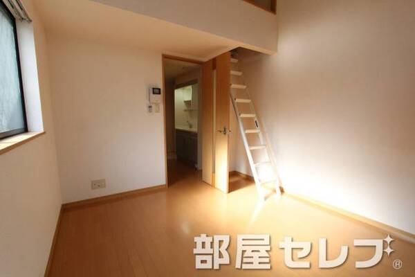 階段を登ればロフトがあります。（イメージ写真）