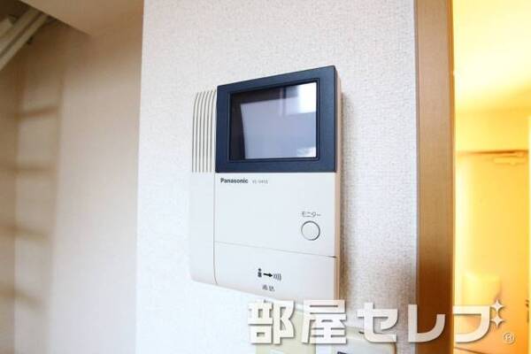 モニターホンでお客様をすぐにチェック。（イメージ写真）