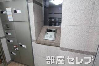オートロック完備。