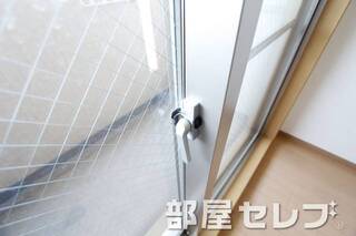 網ガラス。