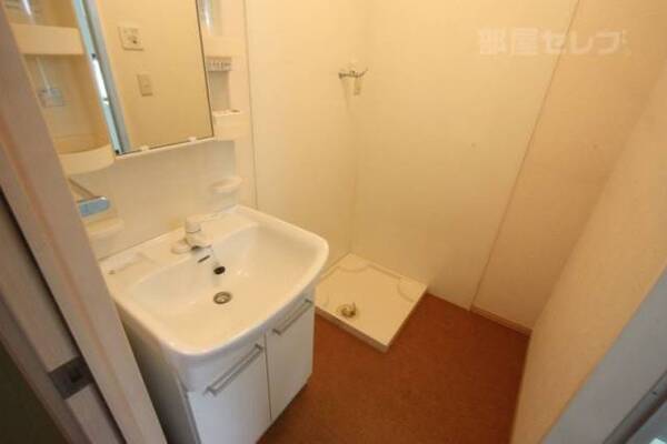 独立洗面台です。女性の方も嬉しいですね。
