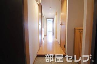 玄関口。他号室の写真です。