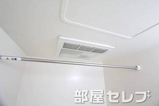 浴室乾燥機付き。他号室の写真です。
