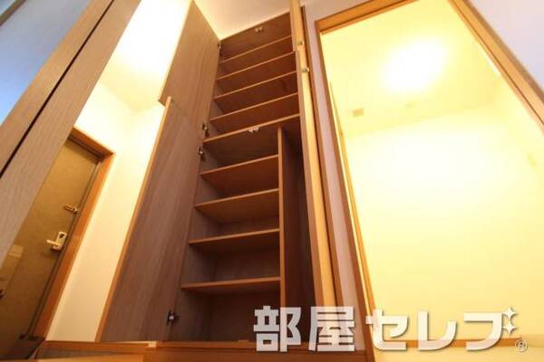 たっぷりシューズボックス。