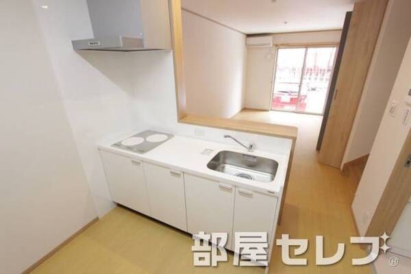 2口コンロ付きカウンターキッチン。