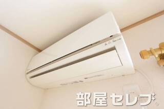 冷暖房エアコン。