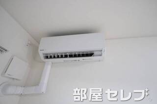 冷暖房エアコン。