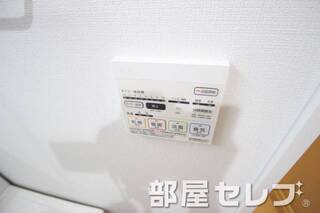 浴室乾燥機付き。