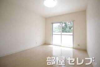 白を基調にしたお部屋です。