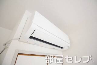 冷暖房エアコン完備。