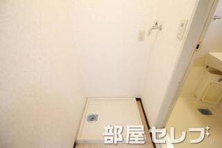 洗濯機置き場はこちらへ。