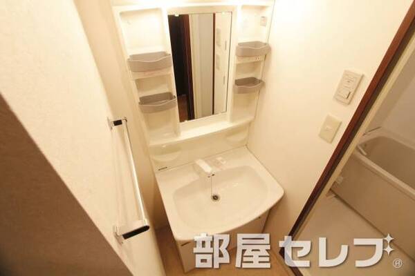 洗髪洗面化粧台。イメージ写真