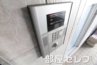 オートロック完備。