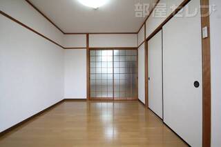 広々とした洋室