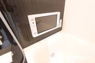 お風呂の中でテレビも見れます