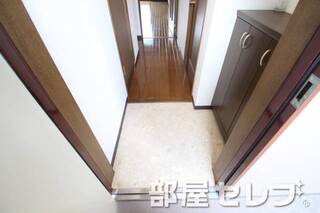 玄関広くて快適。