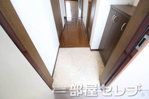 玄関広くて快適。