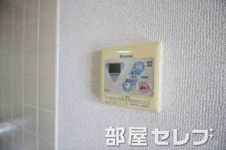 給湯パネルは調節がらくらく。