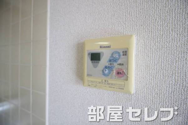 給湯パネルは調節がらくらく。