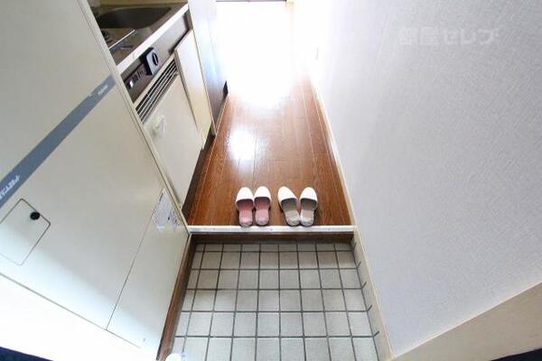 明るい玄関です。