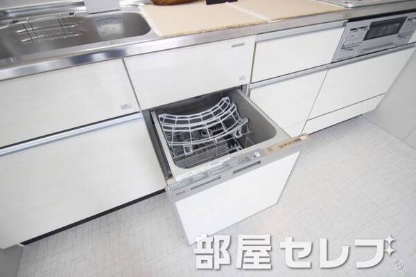 食器洗乾燥機付き。