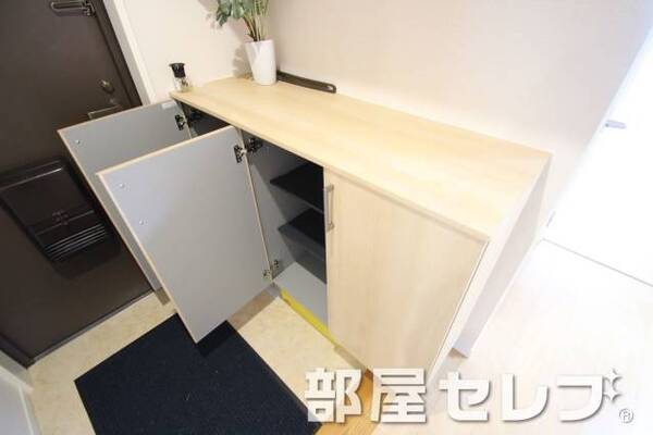 シューズボックス。