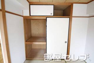 奥行きのある収納。