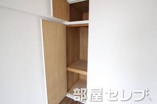 各部屋に収納あります。