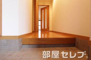 玄関口。他号室の写真です。