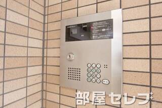 オートロック完備。