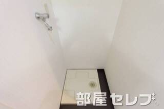 洗濯機置き場はこちらへ。