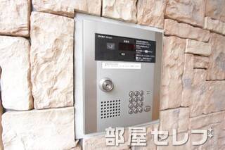 オートロック完備。