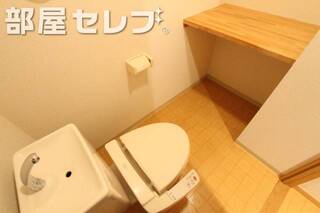 温水洗浄便座付きトイレです