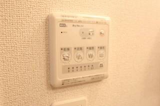浴室乾燥、換気、涼風、暖房の付いたバスルーム